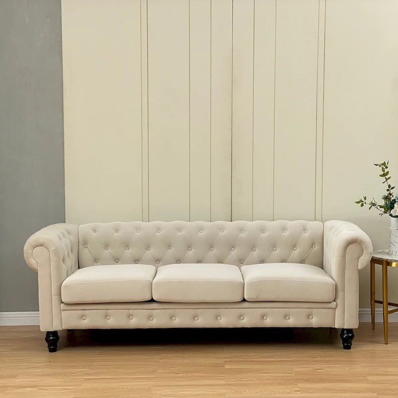 Élégant canapé Chesterfield beige - 3 places en velours avec capitons et pieds en bois