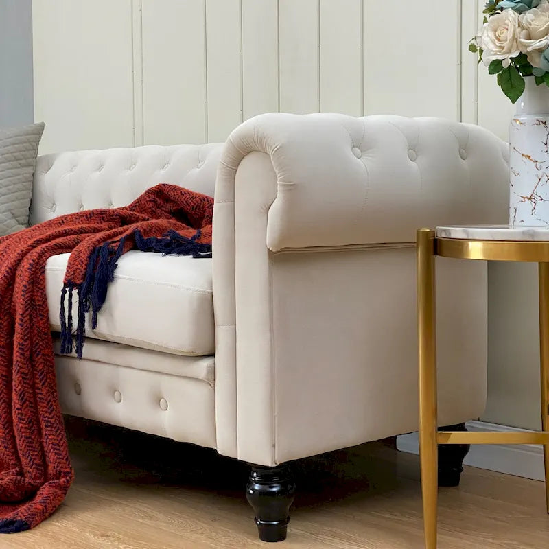 Élégant canapé Chesterfield beige - 3 places en velours avec capitons et pieds en bois