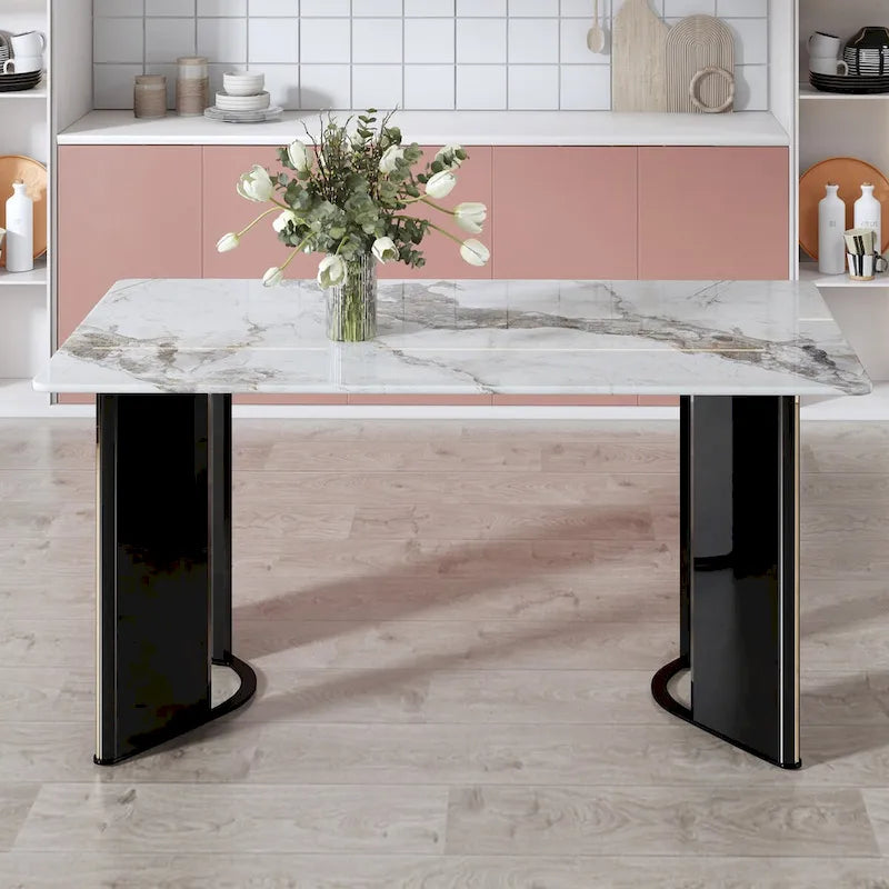 table de salle à manger rectangulaire, plateau en imitation marbre blanc, pieds de table en MDF avec bandes décoratives en métal doré
